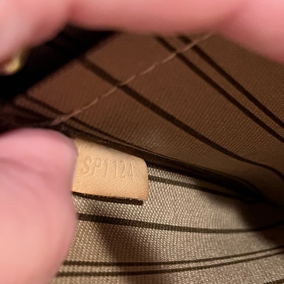 Louis Vuitton Monogram Pouchette - Picture 11 of 15